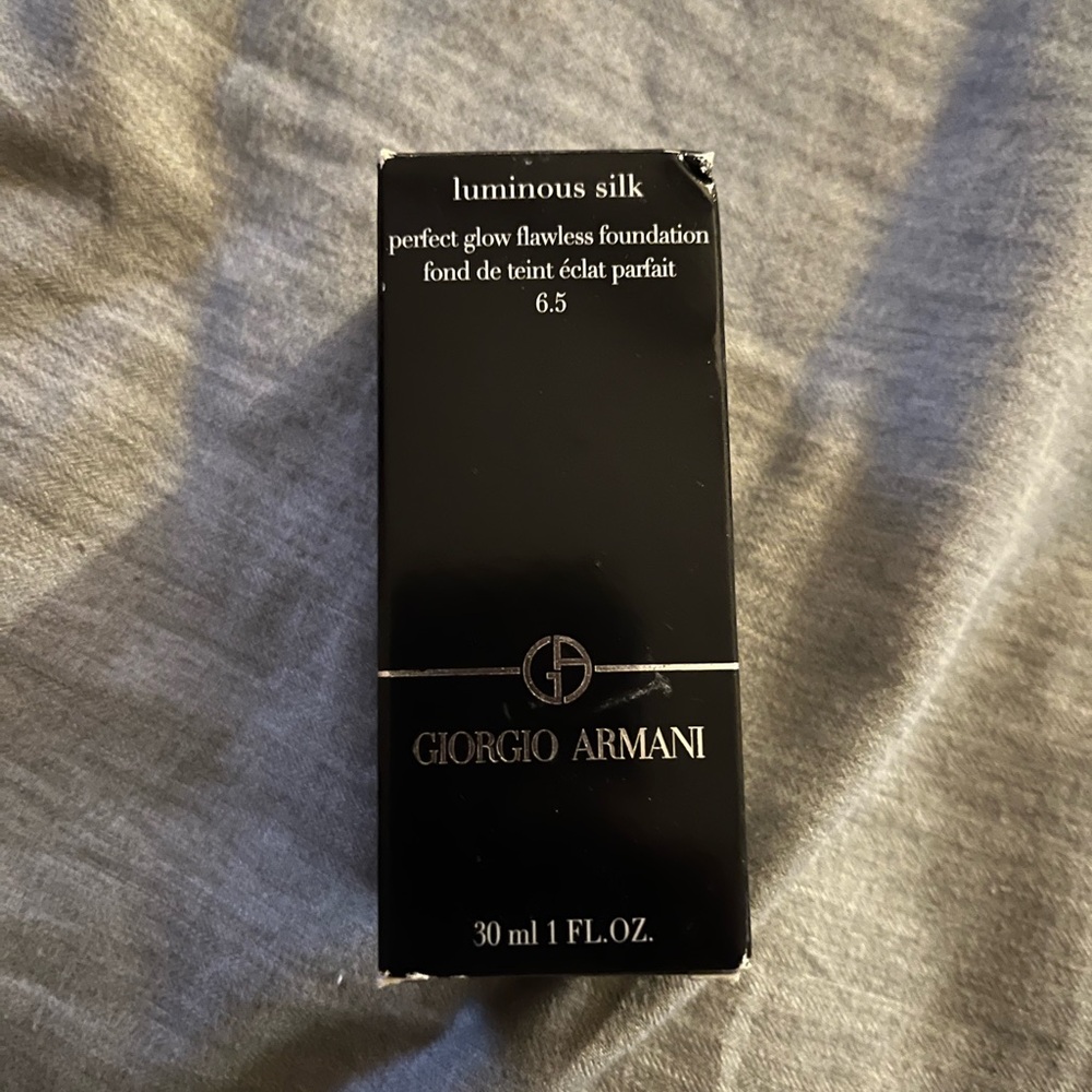 Giorgio Armani Luminous Silk Foundation